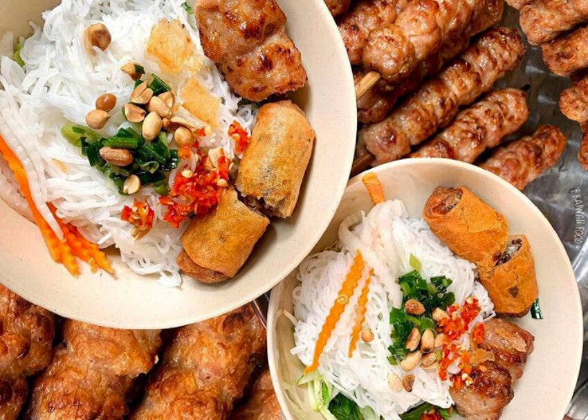 Bac Lieu Stir Fried Noodles and Grilled Sausage - "Bún xào nem nướng Bạc Liêu"